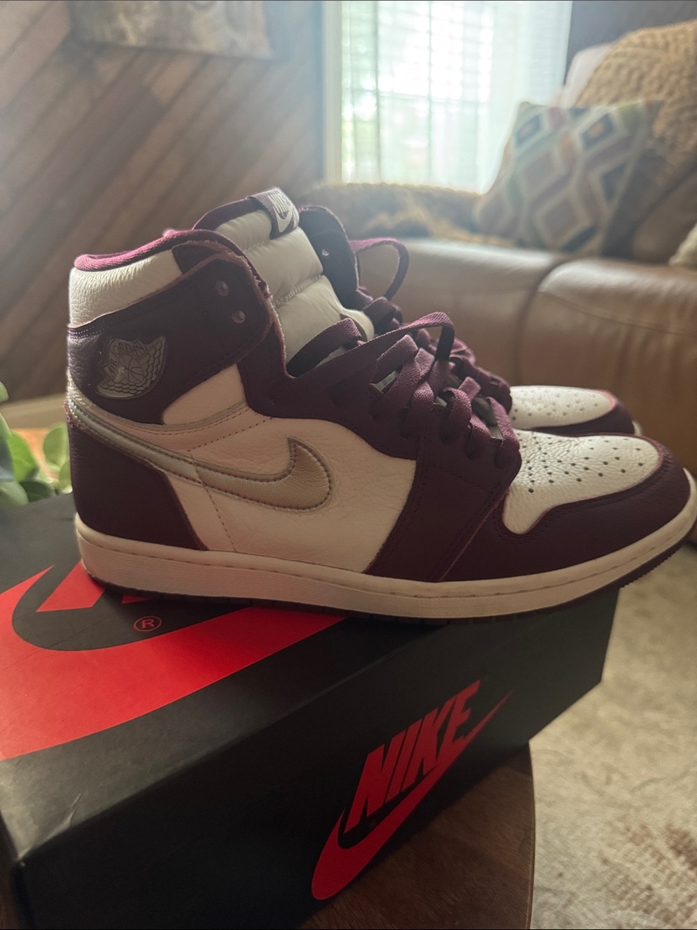 Nike Air Jordan 1 Mid - White and Burgundy (9)